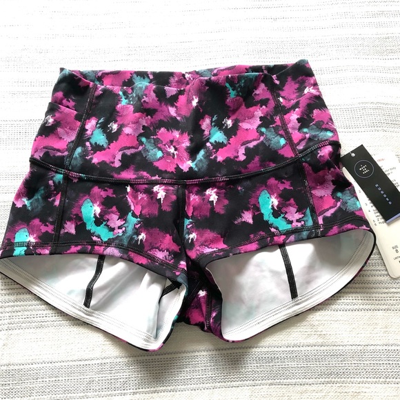 lululemon athletica Pants - Lululemon Wunder Short 2” Size 8 NWT
